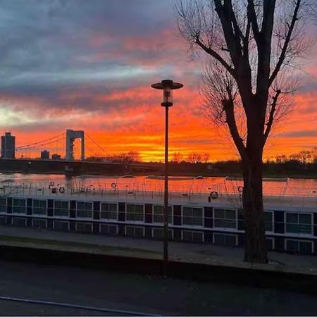 Zimmer In Koeln Exteriör bild